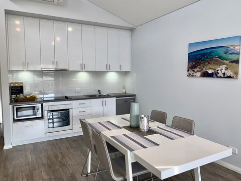 17 By The Sea - Holiday Adelaide 9