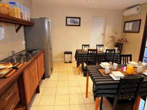 Waikiki Beach Bed And Breakfast - Holiday Adelaide 13
