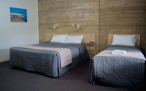 Hopetoun Motel & Chalet Village - Holiday Adelaide 0