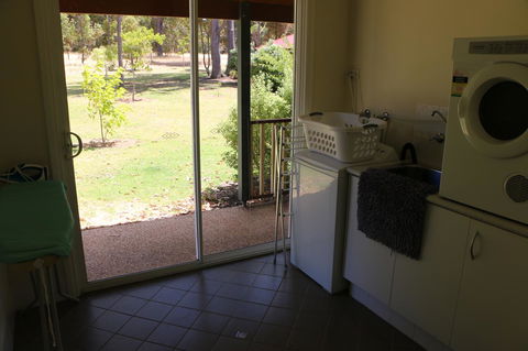 Burton Farmhouse - Holiday Adelaide 2