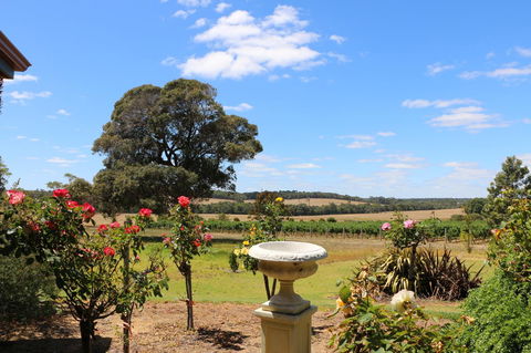 Burton Farmhouse - Holiday Adelaide 6