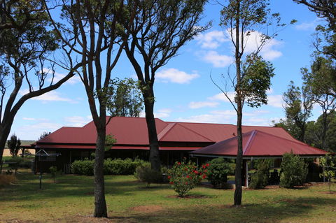 Burton Farmhouse - Holiday Adelaide 3