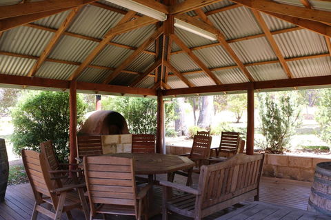 Burton Farmhouse - Holiday Adelaide 5