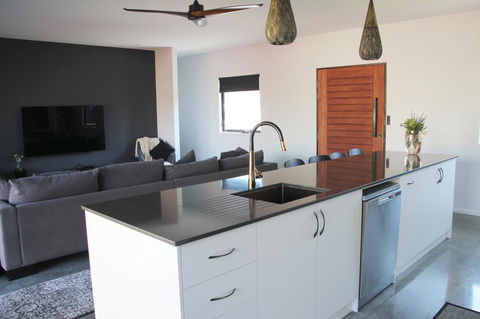 Bayside Luxury Escape Busselton - Holiday Adelaide 7