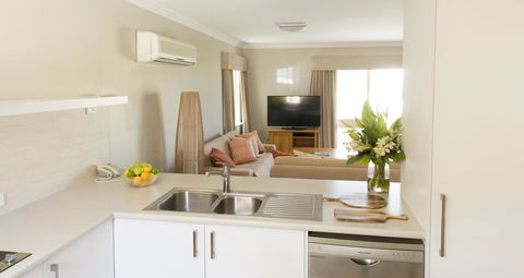 The Marina Hotel - Mindarie - Holiday Adelaide 24