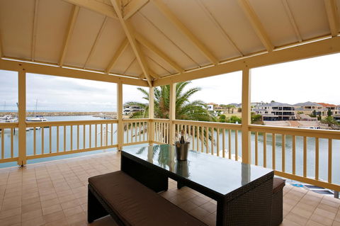 The Marina Hotel - Mindarie - Holiday Adelaide 7