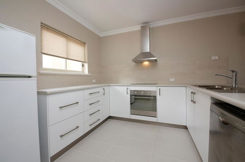 The Marina Hotel - Mindarie - Holiday Adelaide 8