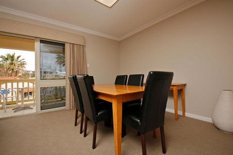 The Marina Hotel - Mindarie - Holiday Adelaide 11