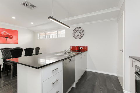 Perth Comfy Stays - Holiday Adelaide 14