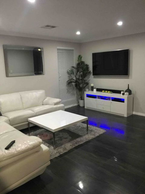 Perth Comfy Stays - Holiday Adelaide 6