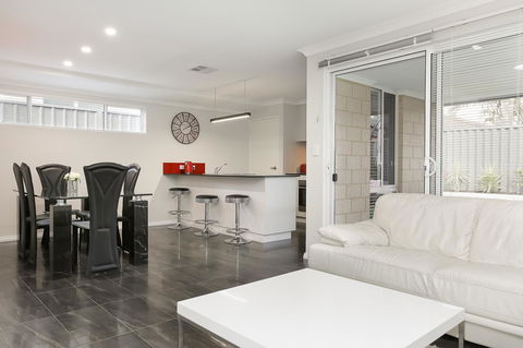 Perth Comfy Stays - Holiday Adelaide 23