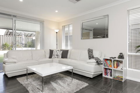 Perth Comfy Stays - Holiday Adelaide 5