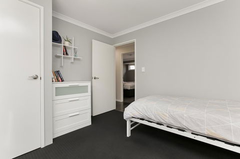 Perth Comfy Stays - Holiday Adelaide 33