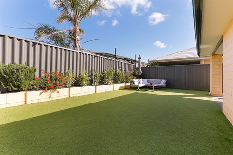 Perth Comfy Stays - Holiday Adelaide 10
