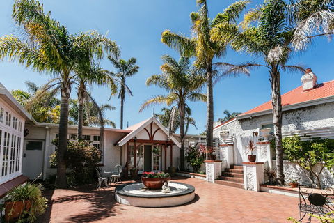 Elliot House - Holiday Adelaide 6