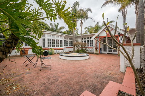 Elliot House - Holiday Adelaide 15