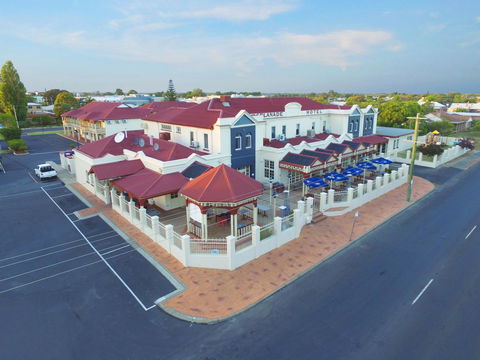 Esplanade Hotel Busselton - Holiday Adelaide 13