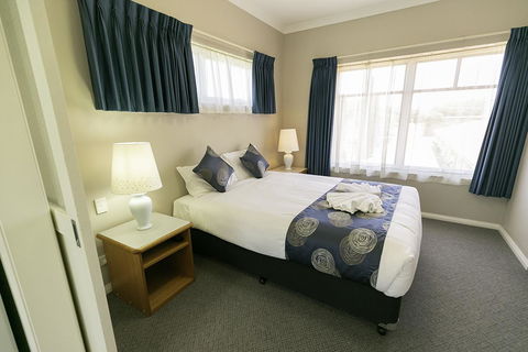 Esplanade Hotel Busselton - Holiday Adelaide 1