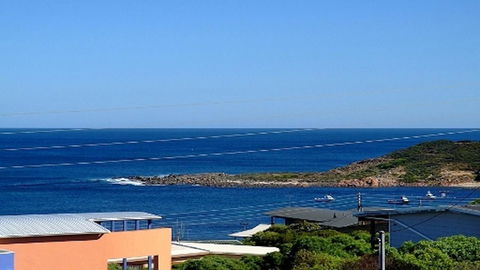 Tru Blu - Enjoy Sweeping 180 Degree Views Of Gracetown In This Modern Family Beach House - Holiday Adelaide 10