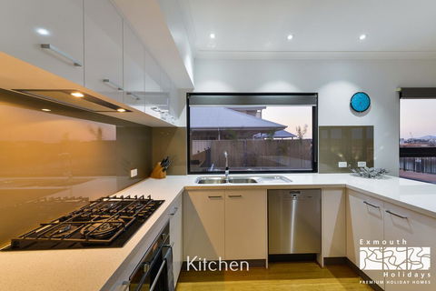 8 Kestrel Place - PRIVATE JETTY & POOL - Holiday Adelaide 5