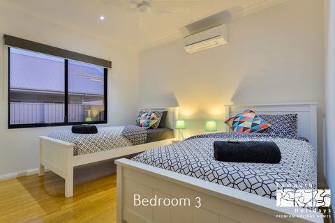 8 Kestrel Place - PRIVATE JETTY & POOL - Holiday Adelaide 11