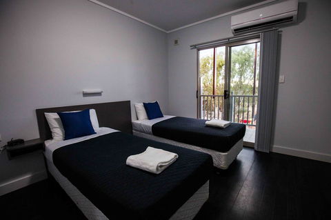 Beadon Bay Hotel - Holiday Adelaide 6