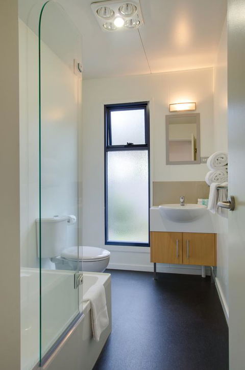 Swansea Beach Chalets - Holiday Adelaide 9