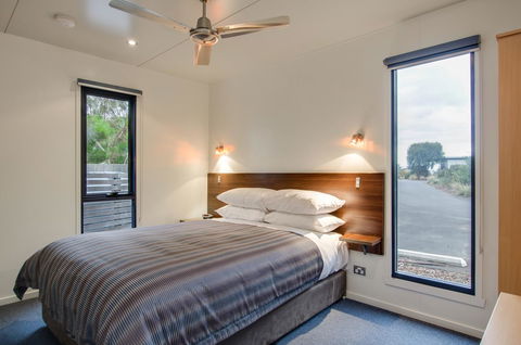 Swansea Beach Chalets - Holiday Adelaide 14