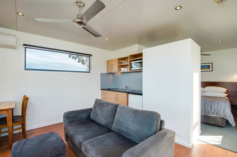 Swansea Beach Chalets - Holiday Adelaide 16