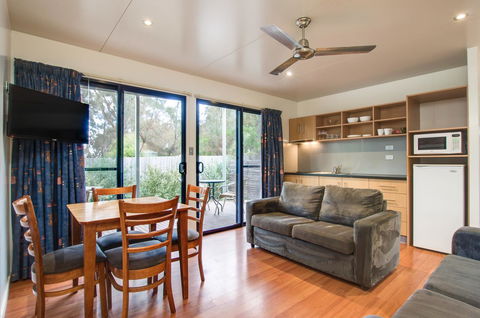 Swansea Beach Chalets - Holiday Adelaide 12
