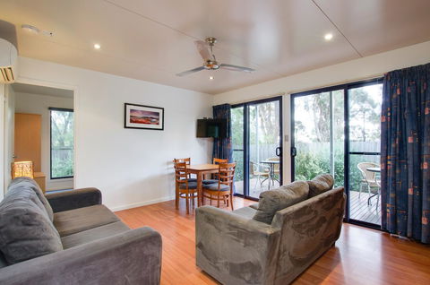 Swansea Beach Chalets - Holiday Adelaide 13