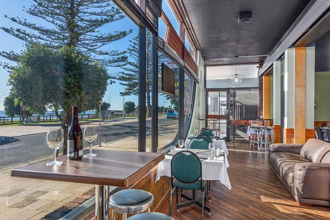 Beachfront Voyager Motor Inn - Holiday Adelaide 4