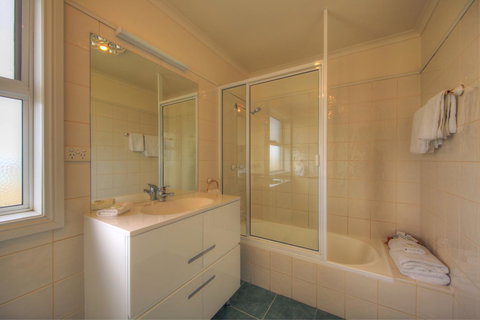 Stanley Village Waterfront Accommodation - Holiday Adelaide 11