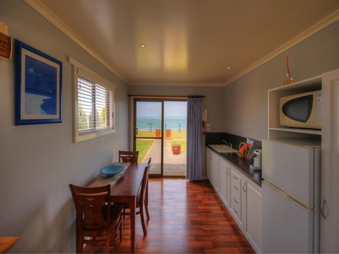 Stanley Village Waterfront Accommodation - Holiday Adelaide 14
