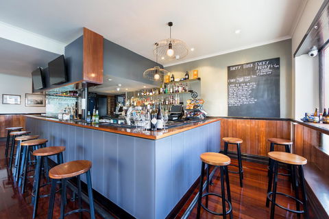 Customs House Hotel - Holiday Adelaide 13