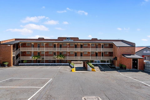 Coach House Launceston - Holiday Adelaide 1
