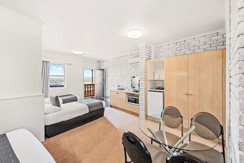 Coach House Launceston - Holiday Adelaide 8