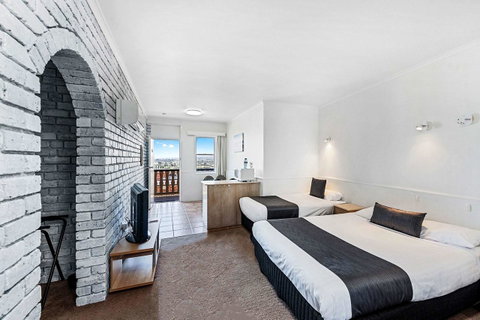 Coach House Launceston - Holiday Adelaide 13