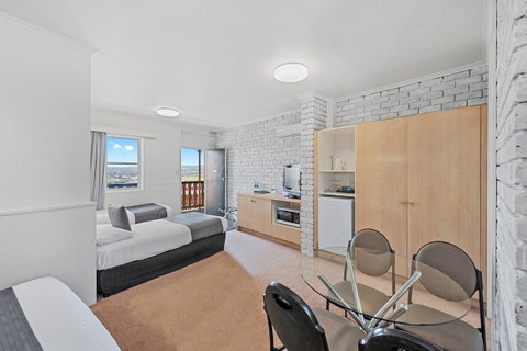 Coach House Launceston - Holiday Adelaide 9
