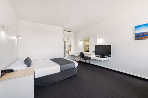 Coach House Launceston - Holiday Adelaide 17