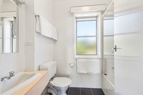 Coach House Launceston - Holiday Adelaide 25