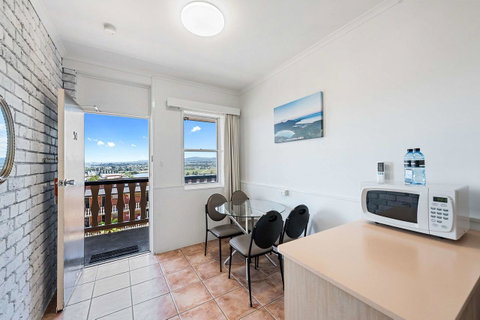 Coach House Launceston - Holiday Adelaide 11