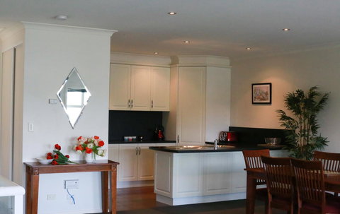 Church Street Villas - Holiday Adelaide 2