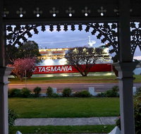 Riverbank villa - 4 bedroom house villa - Holiday Adelaide