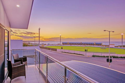 Burnie By The Bay Apartments - Holiday Adelaide 4