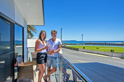 Burnie By The Bay Apartments - Holiday Adelaide 10