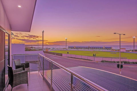 Burnie By The Bay Apartments - Holiday Adelaide 12