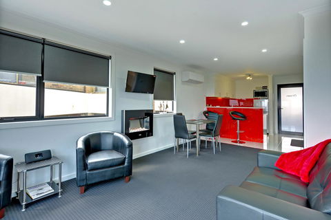 Burnie By The Bay Apartments - Holiday Adelaide 6