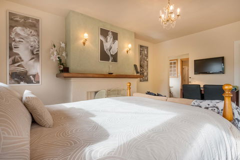 Jones On Wilson Boutique B&B - Holiday Adelaide 0