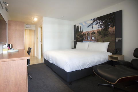 Hotel Launceston - Holiday Adelaide 1